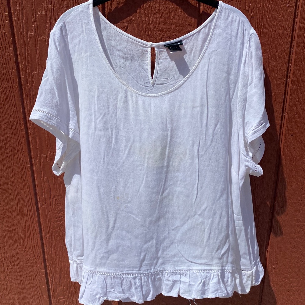 White Shirt with Frilly Hem size 3 from Torrid